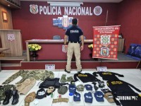 Policia prende homem com uniformes da policia e equipamentos usados em assalto que terminou com dois mortos em Presidente Franco