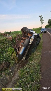 Caminhoneta tomba próximo à pedreira, entre os distritos de Sub-Sede e São Clemente em Santa Helena
