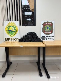 BPFRON prende mulher com 22,950 Kg de maconha na mala em ônibus em Santa Terezinha de Itaipu