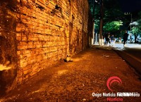 Motociclista fica em estado gravíssimo e perde parte da perna em colisão em muro 