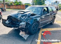 Acidente entre dois carros deixa um homem ferido na Av. República Argentina