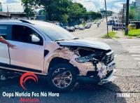 Acidente entre dois carros deixa um homem ferido na Av. República Argentina