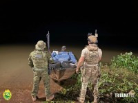 BPFRON e PF apreendem embarcação carregada com produtos ilícitos oriundos do Paraguai no Lago de Itaipu