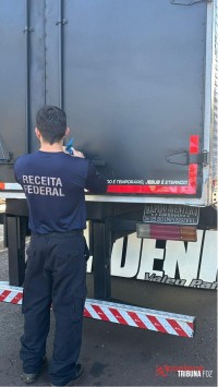 Receita Federal apreende R$ 1 milhão em mercadorias em caminhão de medicamentos no centro de Foz