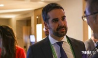 Governador do Rio Grande do Sul Eduardo Leite projeta 2026 e diz que Tarcísio deve "deixar o bolsonarismo e vir mais ao centro"