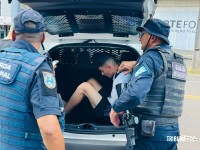 Troca de tiros com a Guarda Municipal termina com um baleado e comparsa preso 