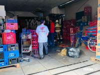 Bombeiros controlam rapidamente incêndio que atingiu depósito de mercado no Bairro Morumbi