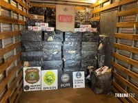 PF, PM, PC e Marinha apreendem 50 mil maços de cigarro paraguaio em Foz do Iguaçu