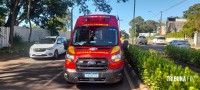 Ciclista fica ferido e é socorrido pelo Siate após colidir contra retrovisor de um veículo na Av. General Meira 