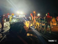Ford Ka e Ranger colidem de frente e deixam vítimas em estado grave em Foz
