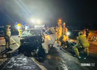 Ford Ka e Ranger colidem de frente e deixam vítimas em estado grave em Foz