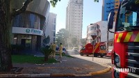 Laboratório que presta serviço para a Prefeitura de Foz pega fogo e mobiliza o Corpo de Bombeiros