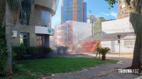 Laboratório que presta serviço para a Prefeitura de Foz pega fogo e mobiliza o Corpo de Bombeiros