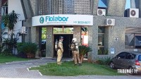 Laboratório que presta serviço para a Prefeitura de Foz pega fogo e mobiliza o Corpo de Bombeiros