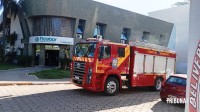 Laboratório que presta serviço para a Prefeitura de Foz pega fogo e mobiliza o Corpo de Bombeiros