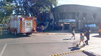 Laboratório que presta serviço para a Prefeitura de Foz pega fogo e mobiliza o Corpo de Bombeiros
