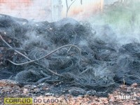 Incêndio em pilha de pneus mobiliza Bombeiros e Defesa Civil em Santa Helena