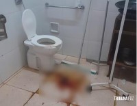 Mulher dá à luz no banheiro do hospital devido a suposta falta de atendimento em Presidente Franco