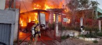 Casa é consumida pelo fogo na Vila Shalon