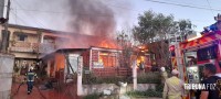 Casa é consumida pelo fogo na Vila Shalon