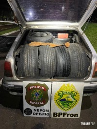 BPFRON e NEPOM apreendem veículos carregados com cigarros e pneus contrabandeados do Paraguai em Foz do Iguaçu