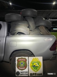 BPFRON e NEPOM apreendem veículos carregados com cigarros e pneus contrabandeados do Paraguai em Foz do Iguaçu