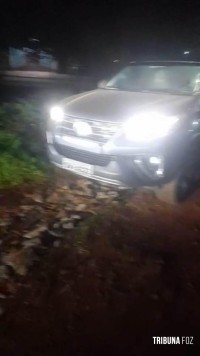 Veiculo de luxo roubado no Brasil é abandonada por "cabriteiros" em Ciudad Del Este