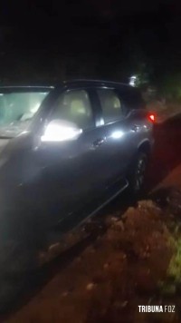 Veiculo de luxo roubado no Brasil é abandonada por "cabriteiros" em Ciudad Del Este