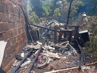 Incêndio destrói casa no Bairro de Nuevo Iguazú em Puerto Iguazu