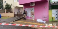 Homem é encontrado morto com sinais de violência em frente a estabelecimento no Jardim Universitário