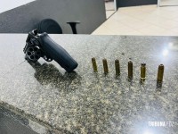 Militares do CHOQUE prende suspeito com revolver calibre 38 no Bairro Morumbi