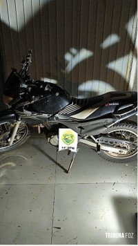 Polícia Militar recupera veículo e motocicleta após roubo em Foz do Iguaçu