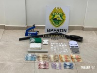 PM desarticula ponto de trafico de drogas e prende duas pessoas em Barracão
