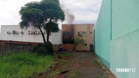 Bombeiros são acionados após incêndio a comércio na Av. Morenitas, no Bairro Porto Meira