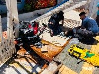 Motociclista fica ferido após colisão com carro e bater contra portão da Igreja no Conjunto Sol de Maio