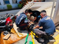 Motociclista fica ferido após colisão com carro e bater contra portão da Igreja no Conjunto Sol de Maio