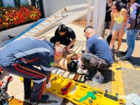 Motociclista fica ferido após colisão com carro e bater contra portão da Igreja no Conjunto Sol de Maio