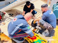 Motociclista fica ferido após colisão com carro e bater contra portão da Igreja no Conjunto Sol de Maio