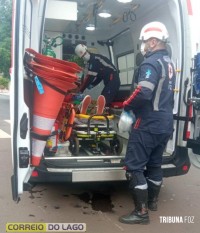 Colisão entre carro e motocicleta mobiliza o SAMU no centro de Santa Helena