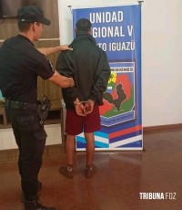 Uma rápida operação policial resultou na prisão de um suspeito de roubo no centro de Puerto Iguazu na Argentina