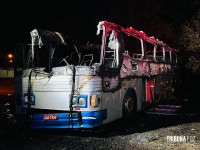 Incêndio atinge ônibus em pátio privado as margens da BR-277 no Bairro Três Lagoas 