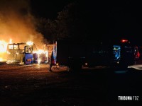 Incêndio atinge ônibus em pátio privado as margens da BR-277 no Bairro Três Lagoas 