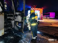 Incêndio atinge ônibus em pátio privado as margens da BR-277 no Bairro Três Lagoas 