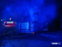 Incêndio atinge ônibus em pátio privado as margens da BR-277 no Bairro Três Lagoas 