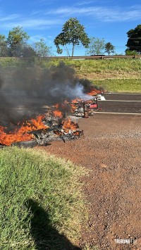 Manifestação interdita parcialmente a BR-277 no bairro Pedreira, em Medianeira