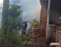 Corpo de Bombeiros e Guarda Municipal atendem ocorrência de incêndio em residência em São Miguel do Iguaçu