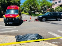 Mulher morre após colisão entre carro e moto no bairro AKLP em Foz do Iguaçu