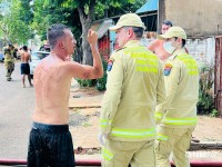 Homem sob efeito de drogas ateia fogo na casa da mãe no bairro Porto Belo