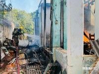 Incêndio em casa de madeira é controlado pelo Corpo de Bombeiros no Jardim América