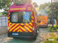 Incêndio em casa de madeira é controlado pelo Corpo de Bombeiros no Jardim América